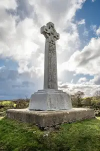 Celtic cross at Pentre Eirianell
