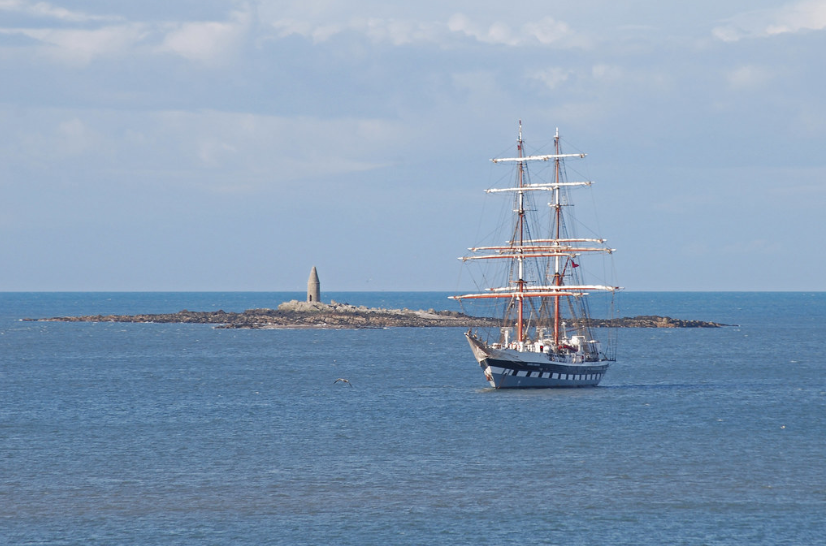 Square rigger by Ynys Dulas